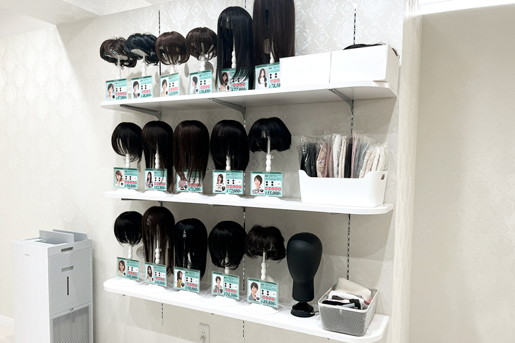 アクアドール店内医療用ウィッグ・プレミアムファッションウィッグ・ヘアピースなどの展示写真