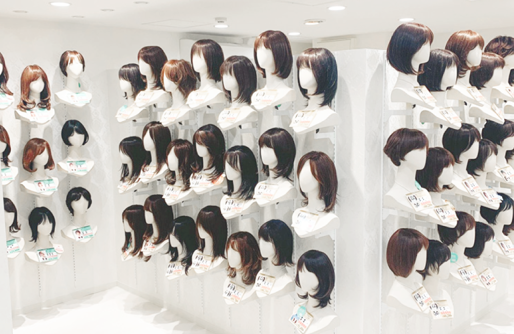 アクアドール店内医療用ウィッグ・プレミアムファッションウィッグ・ヘアピースなどの展示写真