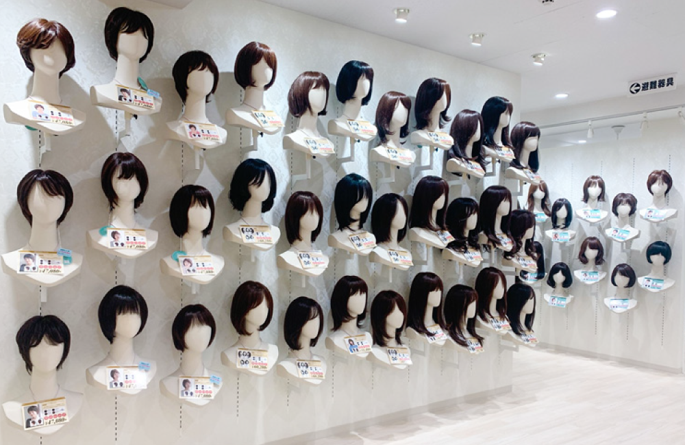 アクアドール店内医療用ウィッグ・プレミアムファッションウィッグ・ヘアピースなどの展示写真