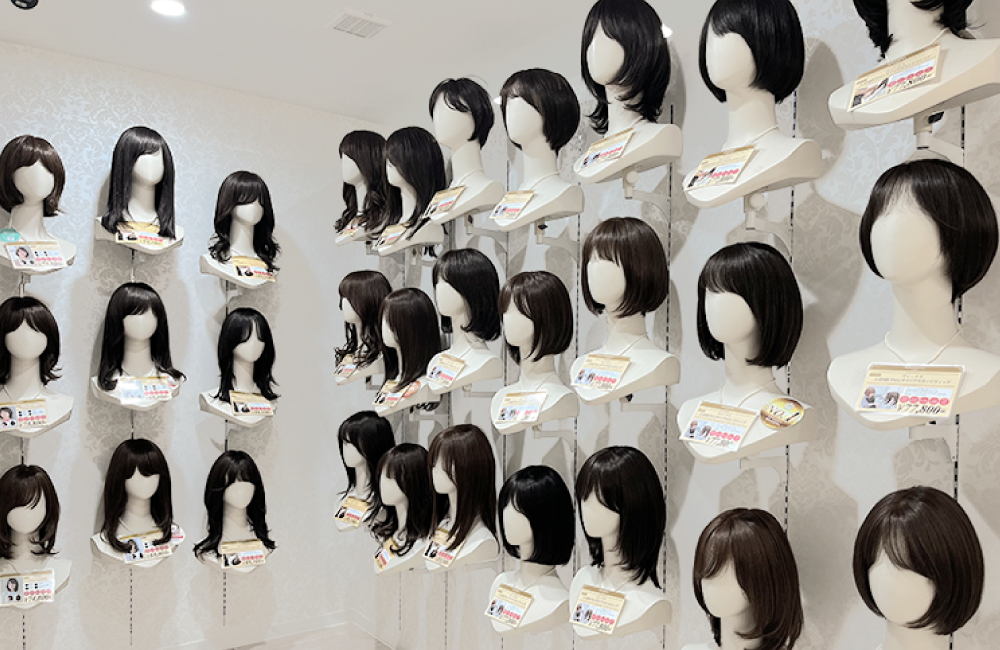 アクアドール店内医療用ウィッグ・プレミアムファッションウィッグ・ヘアピースなどの展示写真