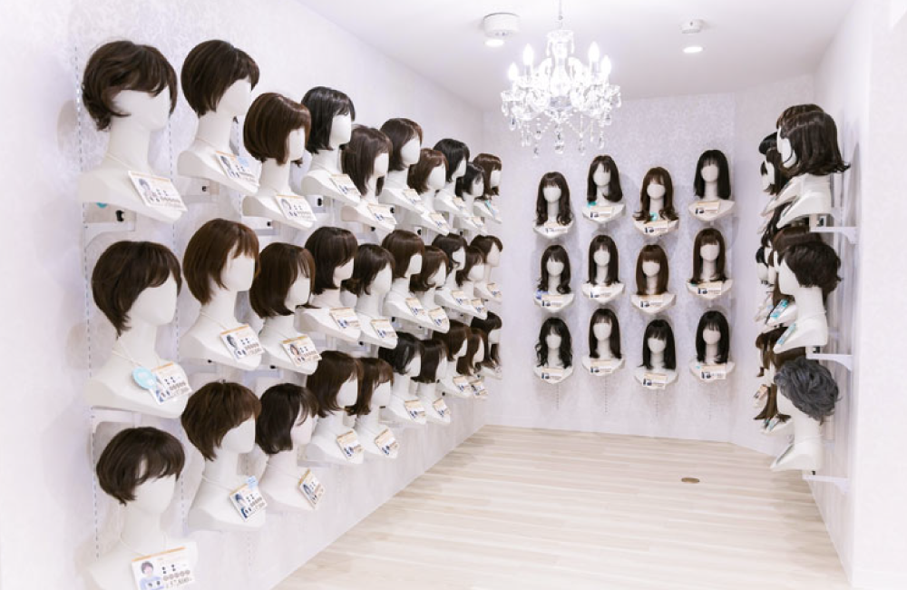 アクアドール店内医療用ウィッグ・プレミアムファッションウィッグ・ヘアピースなどの展示写真