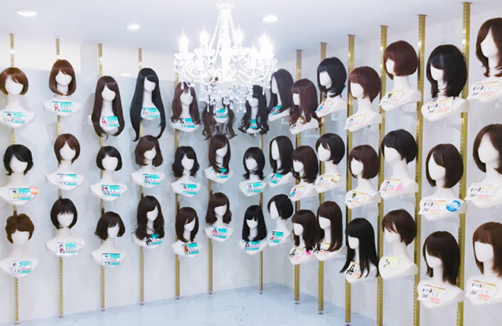 アクアドール店内医療用ウィッグ・プレミアムファッションウィッグ・ヘアピースなどの展示写真